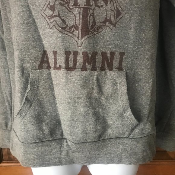 Alternative Earth Hogwarts Alumni w/School Crest Gray V-Neck Sweatshirt Large - Picture 4 of 12